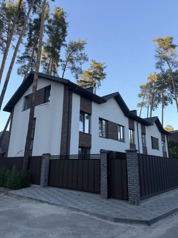 Таунхаус в центрі міста, газ, всі комунікації централізовані