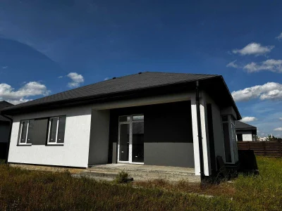 Продаж окремого будинку на ділянці 5 соток