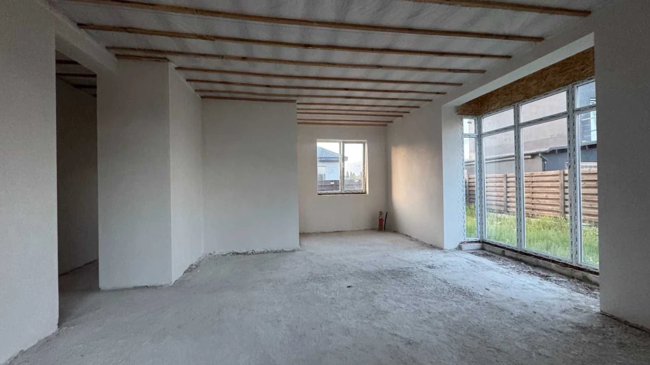 Продаж окремого будинку на ділянці 5 соток