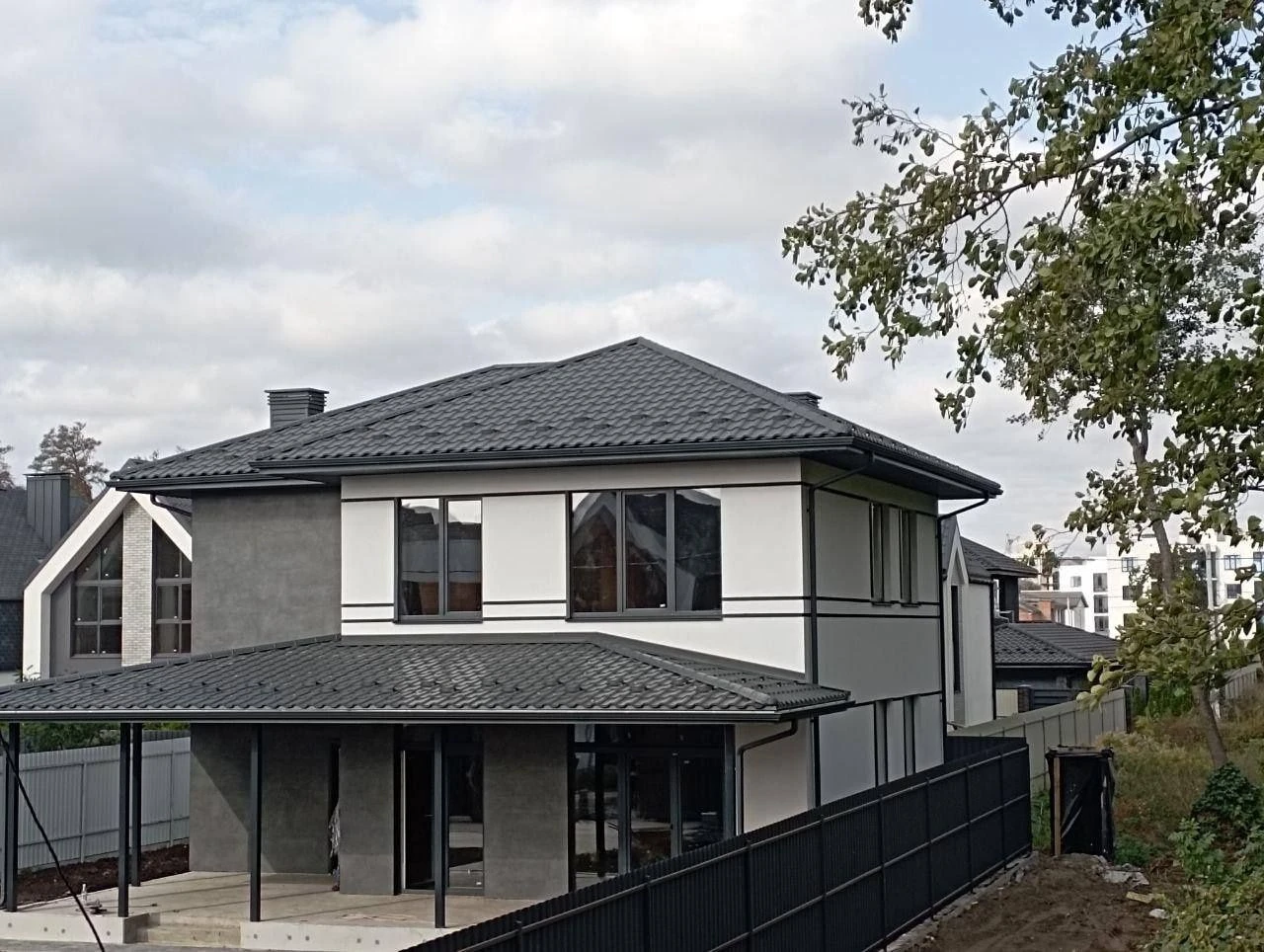 Продаж окремого ДОБРОТНОГО будинку м. Ірпінь 5 соток землі.