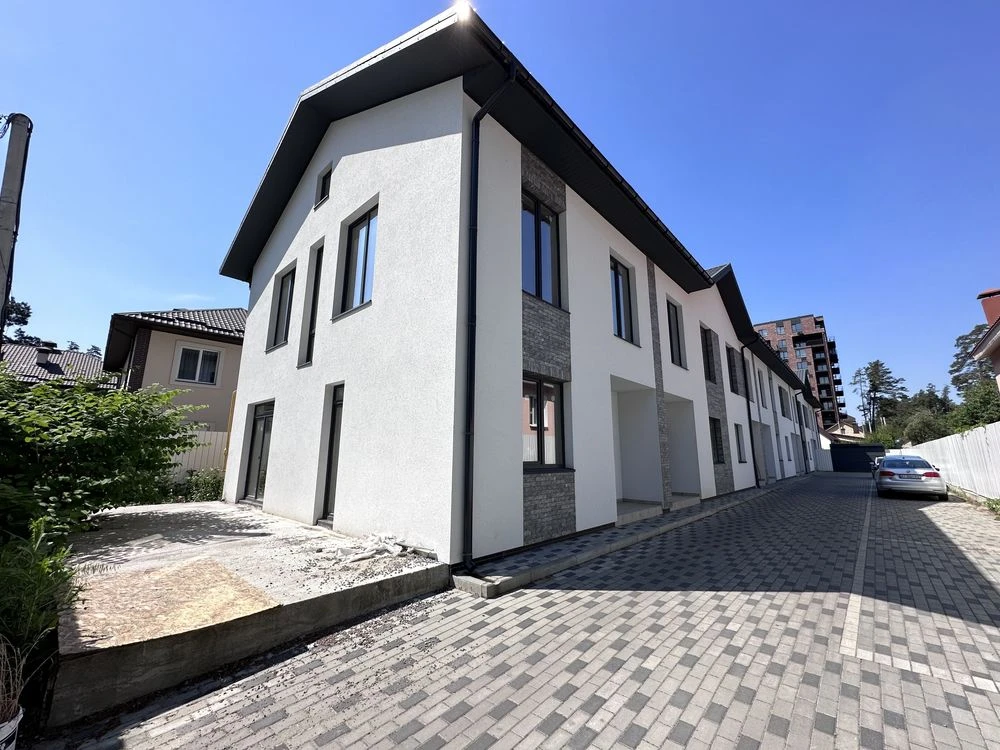 Таун біля парку Центральний