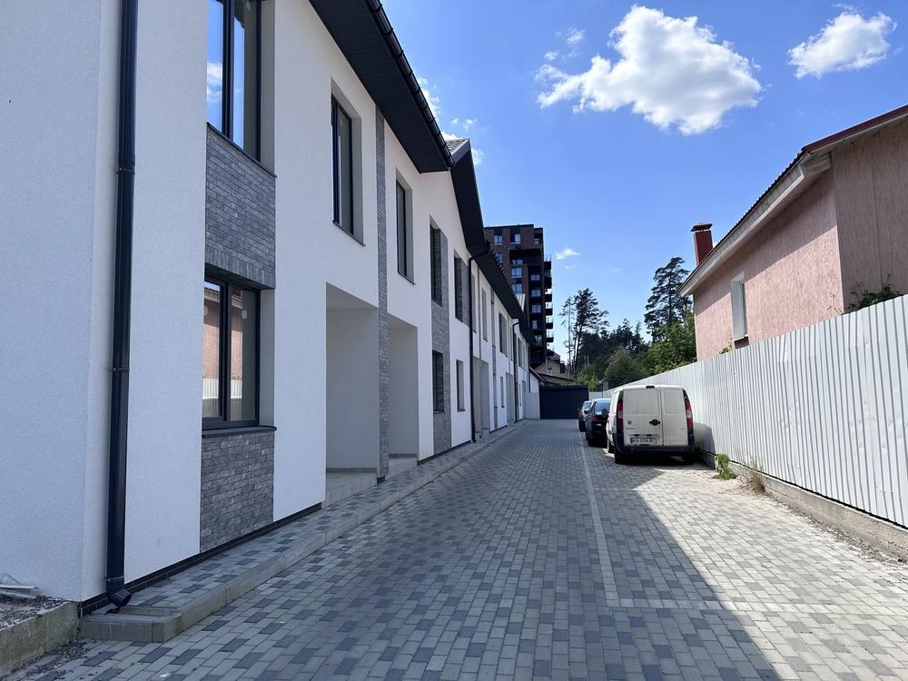 Таун біля парку Центральний
