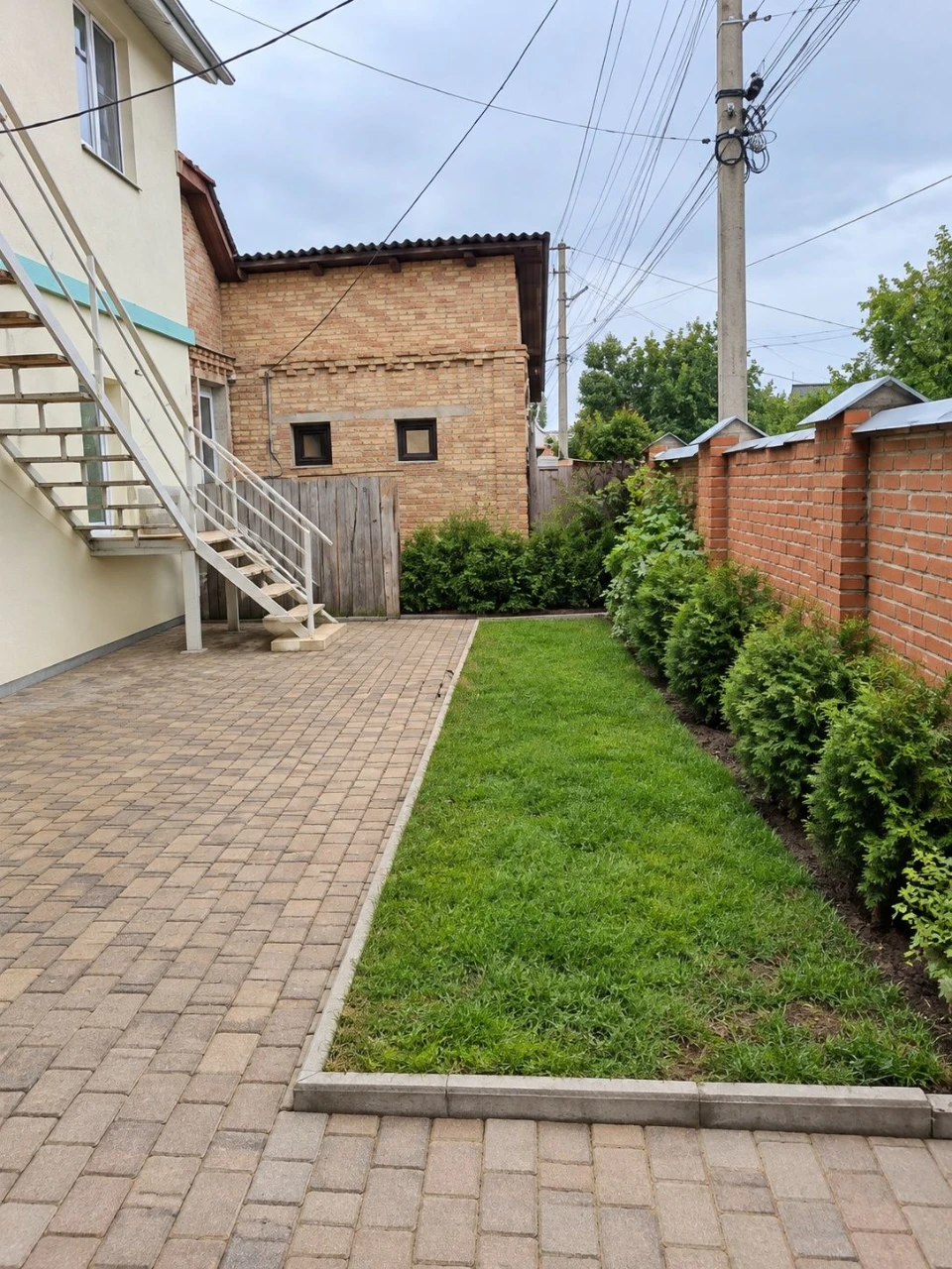 Будинок в Ірпені три поверхи розтермінування   ( розтрочка б