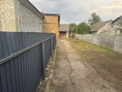 Продаж пів будинка в центі Кагарлика