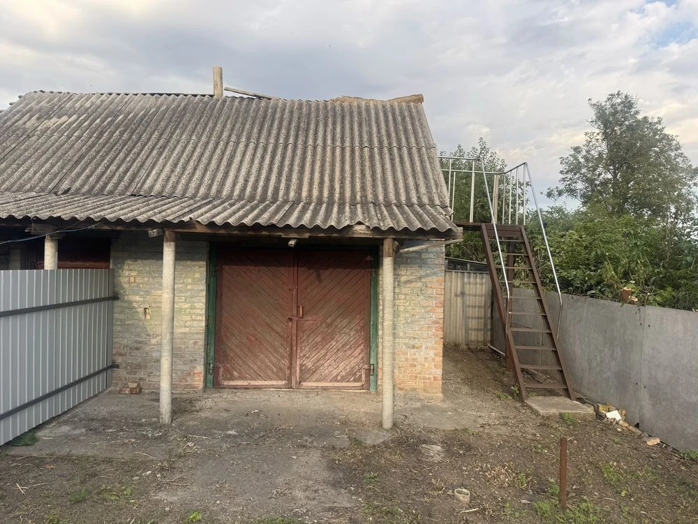 Продаж пів будинка в центі Кагарлика