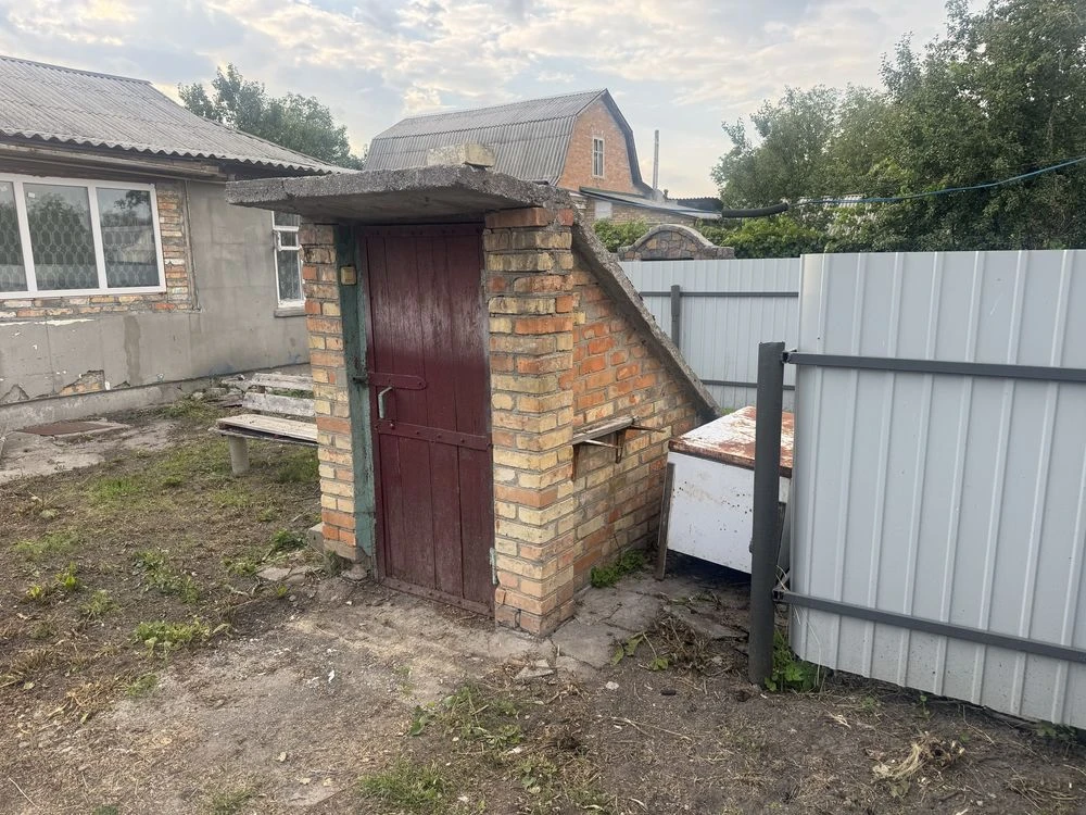 Продаж пів будинка в центі Кагарлика
