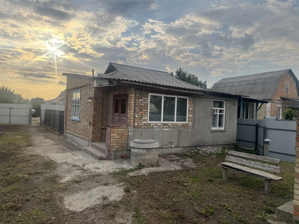 Продаж пів будинка в центі Кагарлика