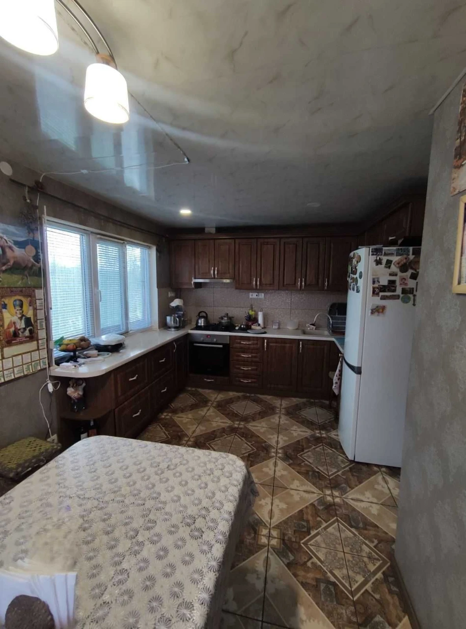 Продаж будинку в м. Кагарлик з великою ділянкою (51 сотка) т
