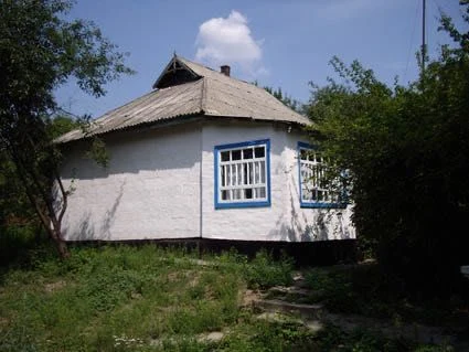 Продам земельну ділянку з будинком с.Телешівка