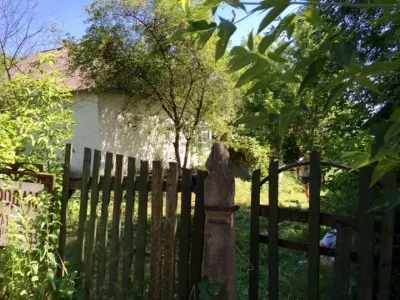Продам земельну ділянку з будинком с.Телешівка