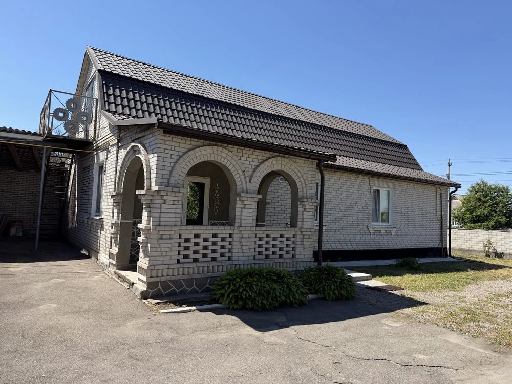 Продам будинок 103 м2 з білої цегли в м. Миронівка