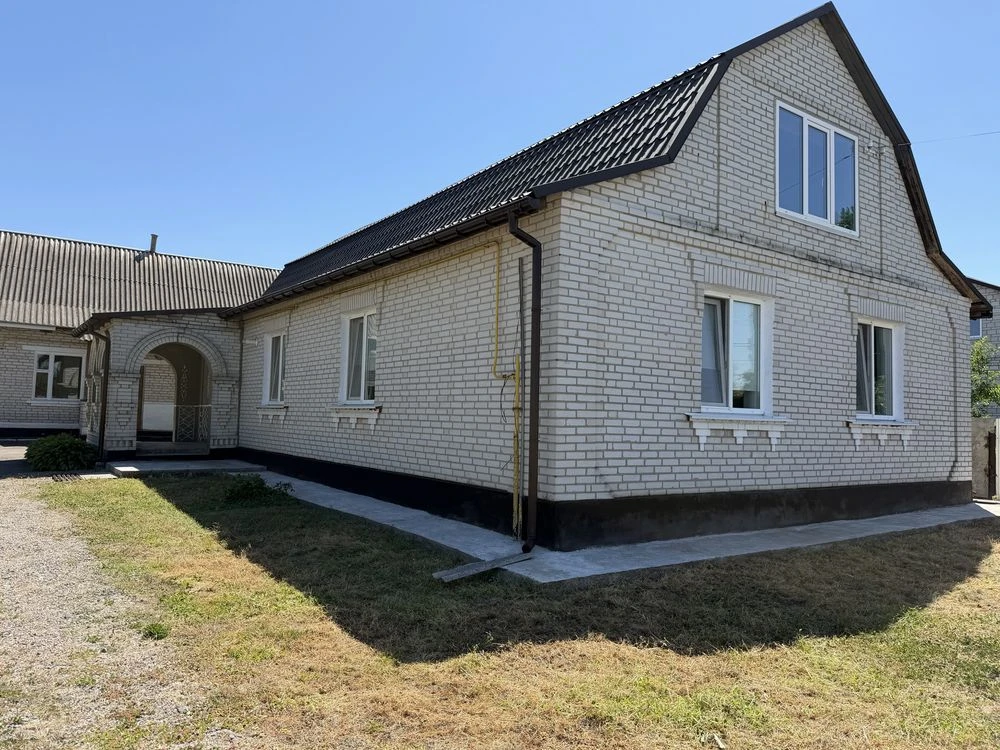 Продам будинок 103 м2 з білої цегли в м. Миронівка