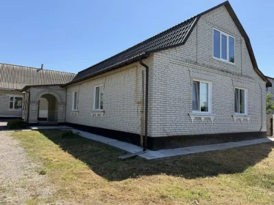 Продам будинок 103 м2 з білої цегли в м. Миронівка