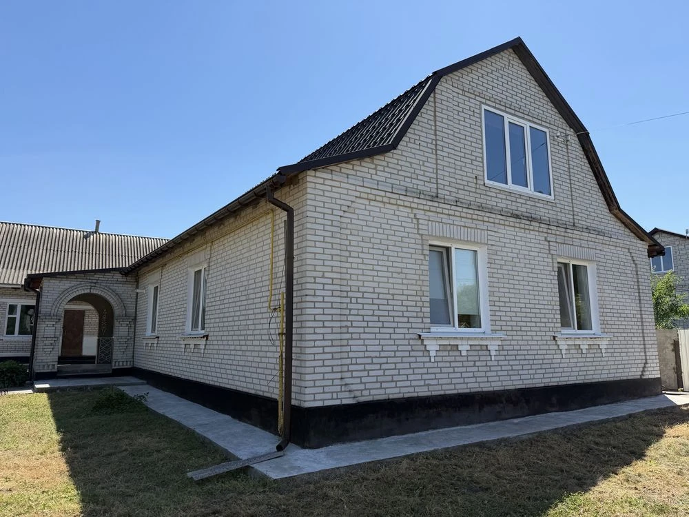 Продам будинок 103 м2 з білої цегли в м. Миронівка