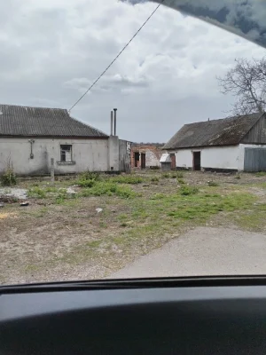 Ділянка центер  міста 17 соток  з хатою