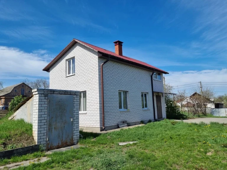 Продаж будинку біля  озера