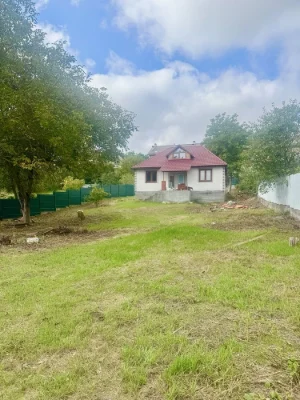 Продаю будинок м.Обухів р-н Парникова 100 метрів від зупинки