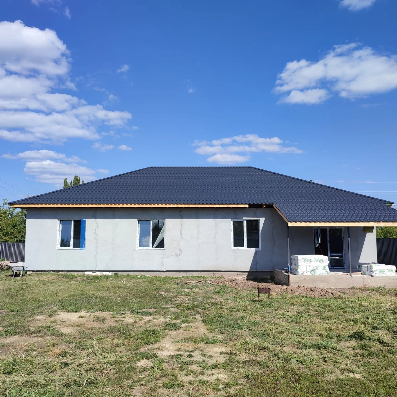 Продам новий будинок на 4 спальні 136 м.кв в Обухові. Землі