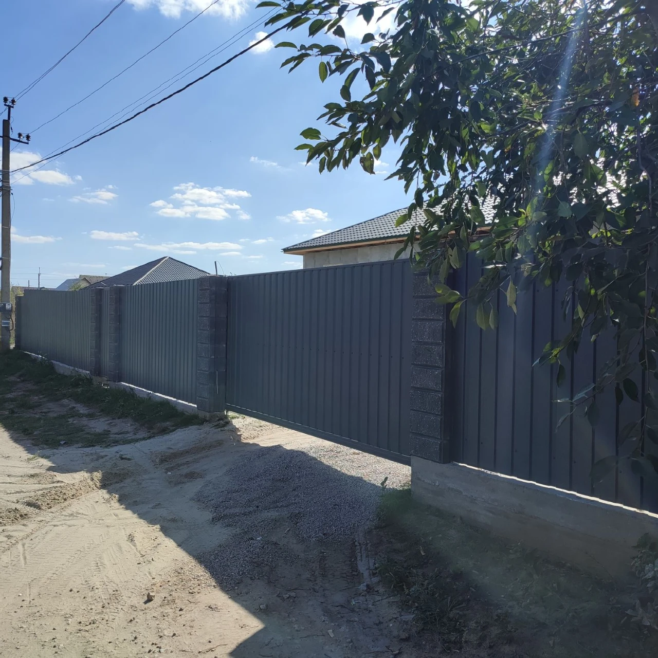 Продам новий будинок на 4 спальні 136 м.кв в Обухові. Землі