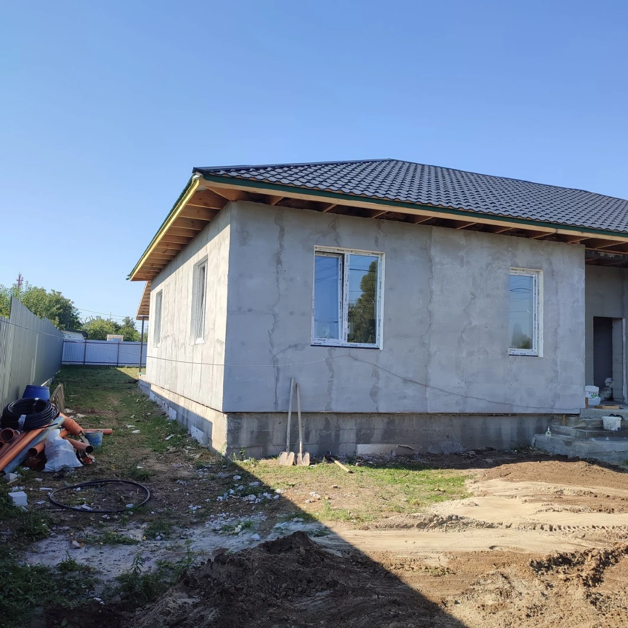 Продам новий будинок на 4 спальні 136 м.кв в Обухові. Землі