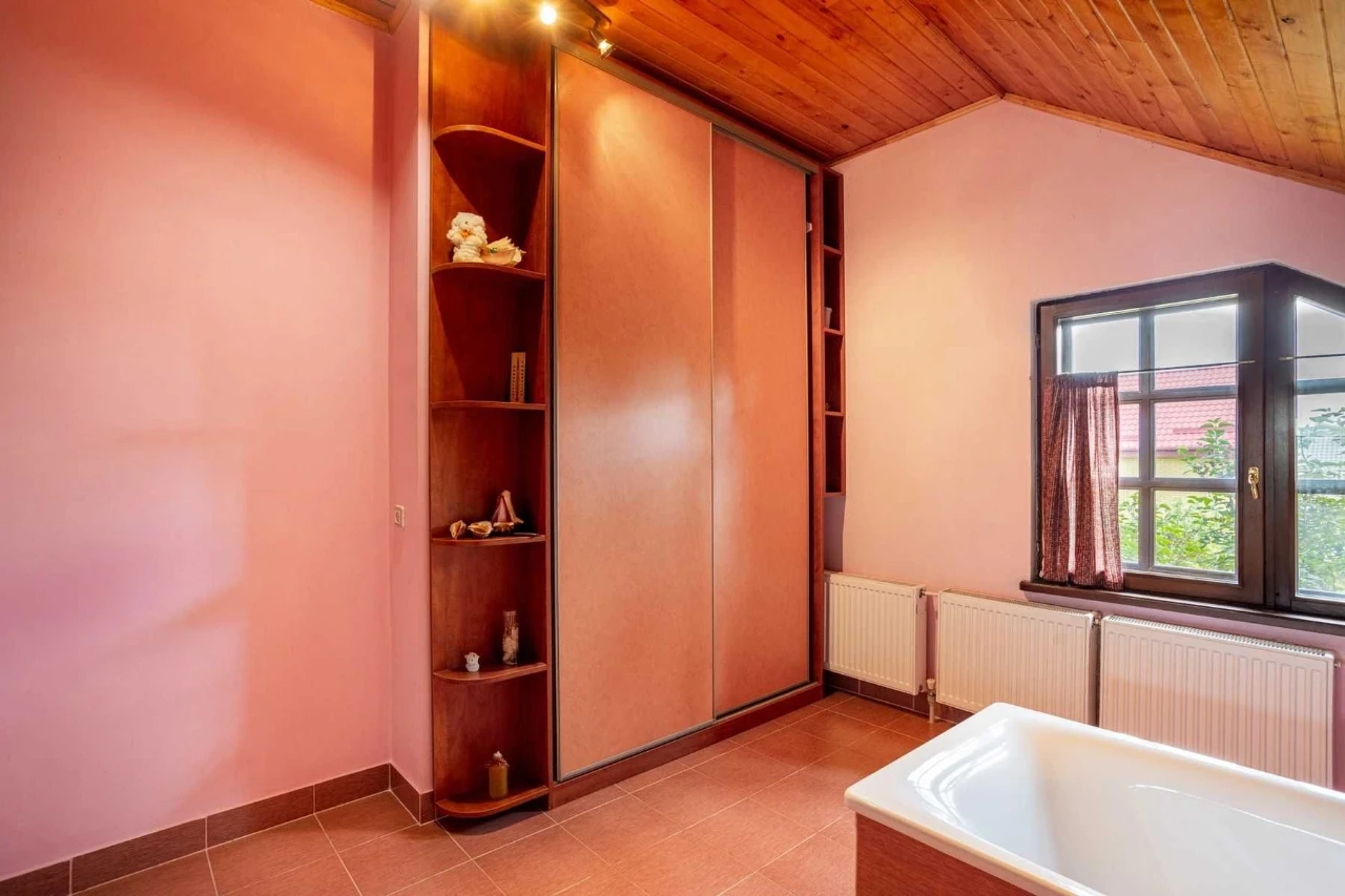 Продається  газифікований будинок 253 м² з власним укриттям!