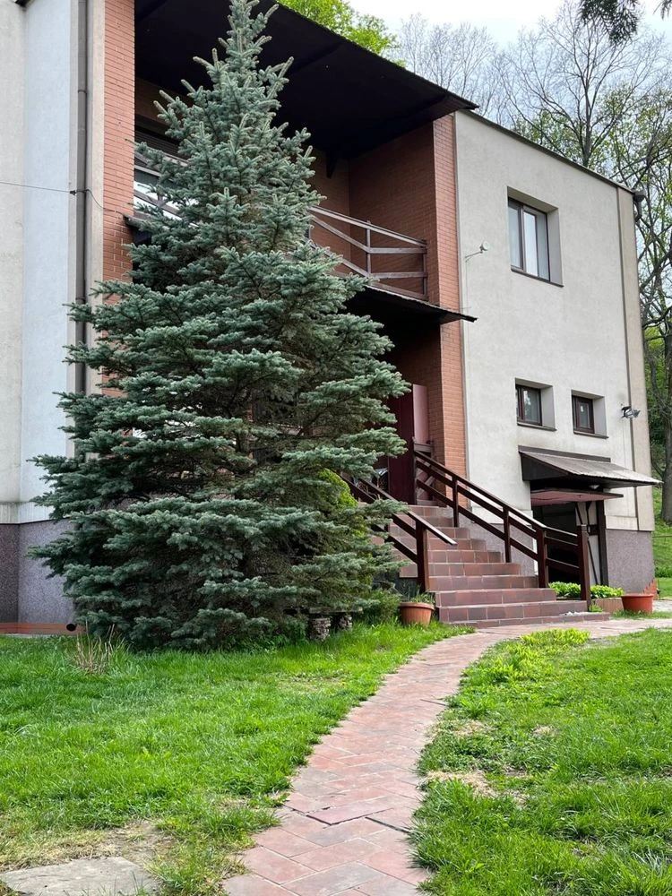 Продаж маєтку біля Києва