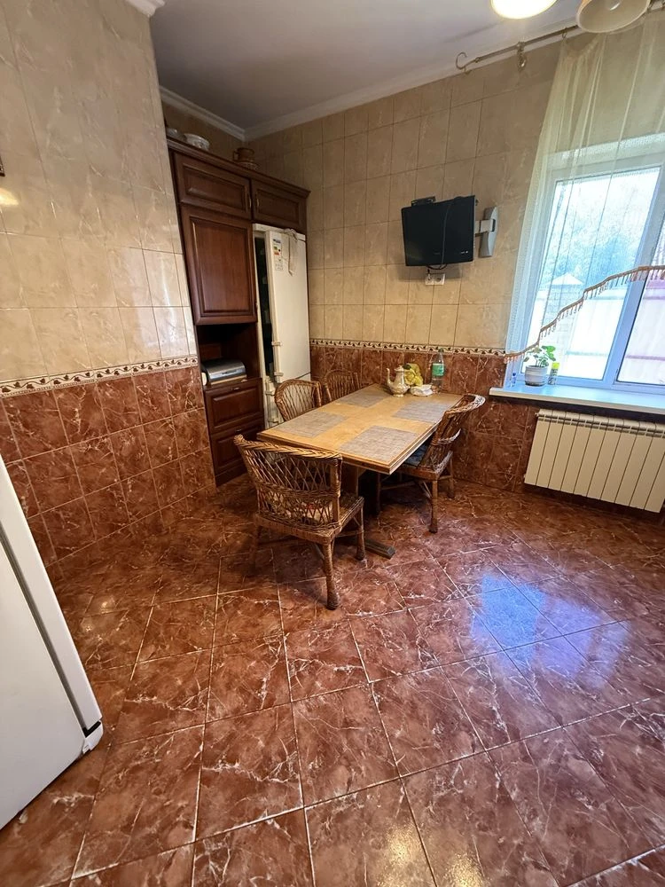 Продам будинок на Парниковій !
