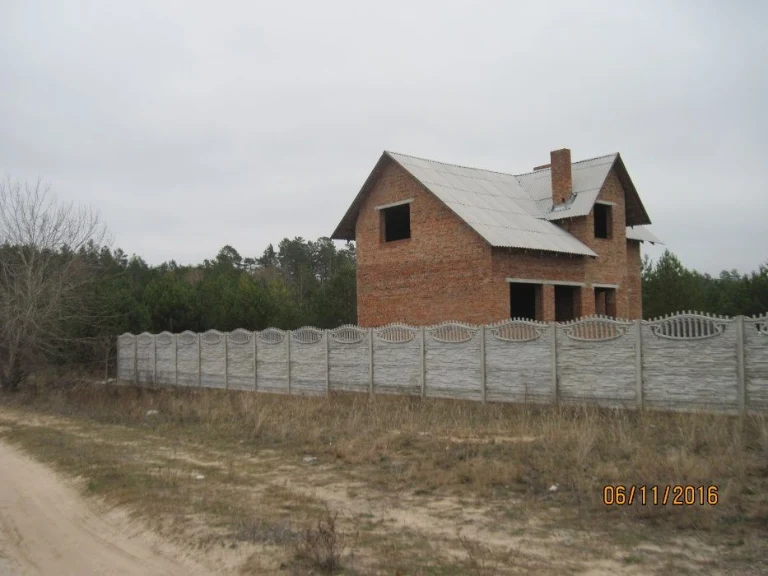 продам недостроенные дом и баню в городе Славутич