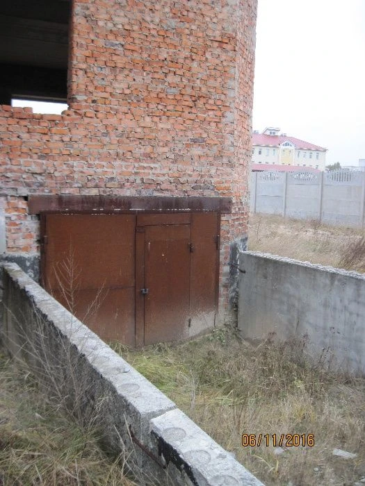 продам недостроенные дом и баню в городе Славутич