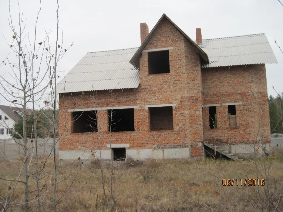 продам недостроенные дом и баню в городе Славутич