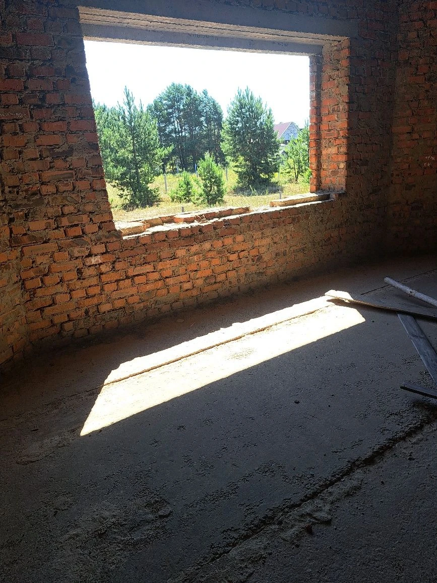 продам недостроенные дом и баню в городе Славутич