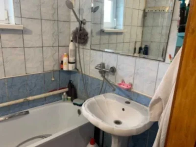 Продаж будинку в центрі місця з усима зручностями