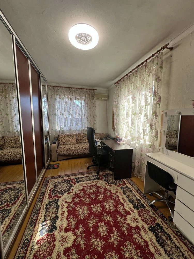 Продаж будинку у місті Сквира!