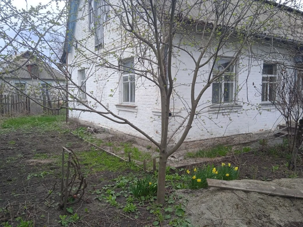продам  будинок  в  місті.