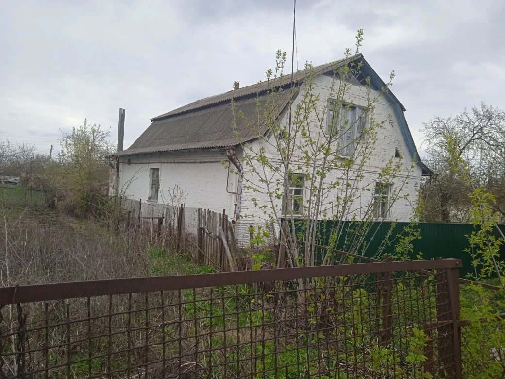 продам  будинок  в  місті.