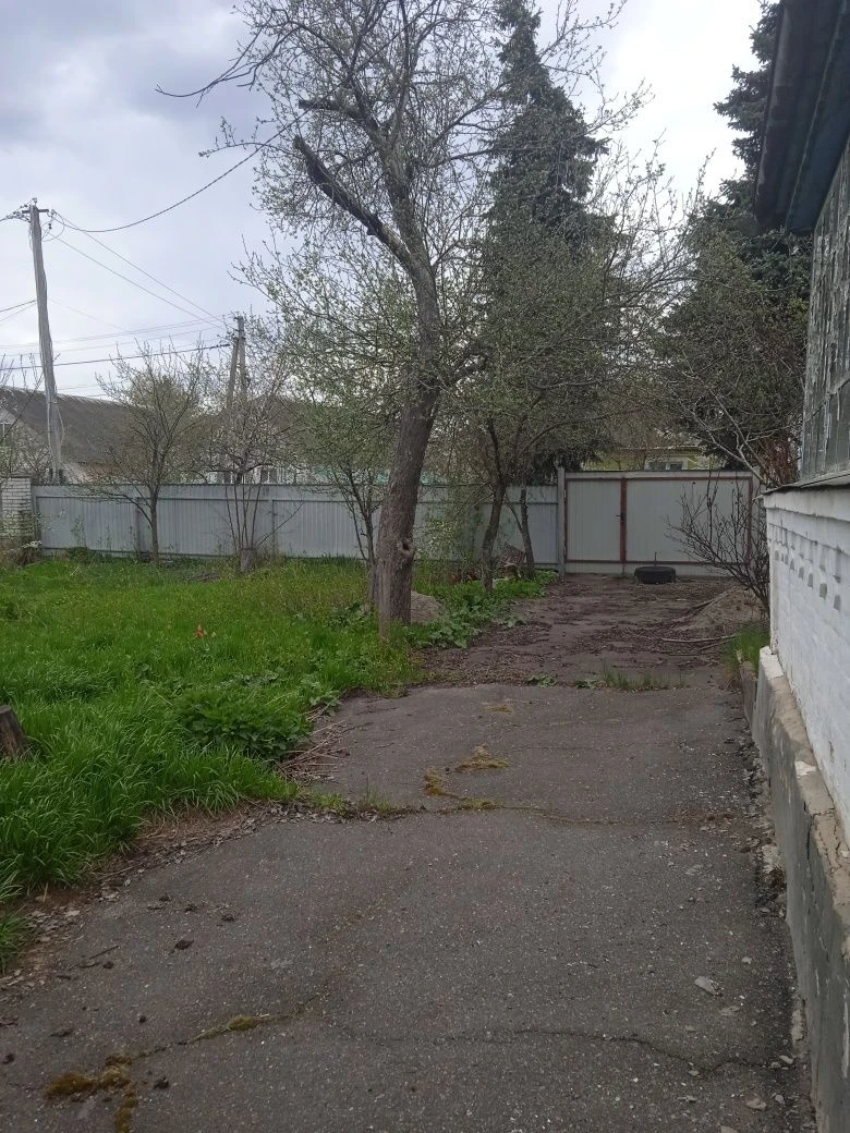 продам  будинок  в  місті.