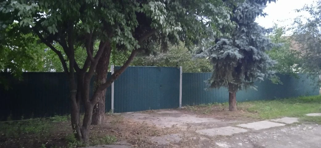 продам  будинок  в  місті.