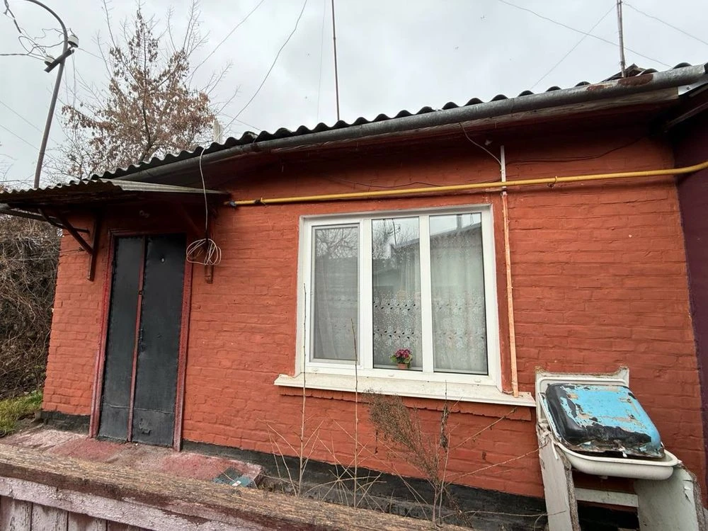 Фасадна частина будинку Центр