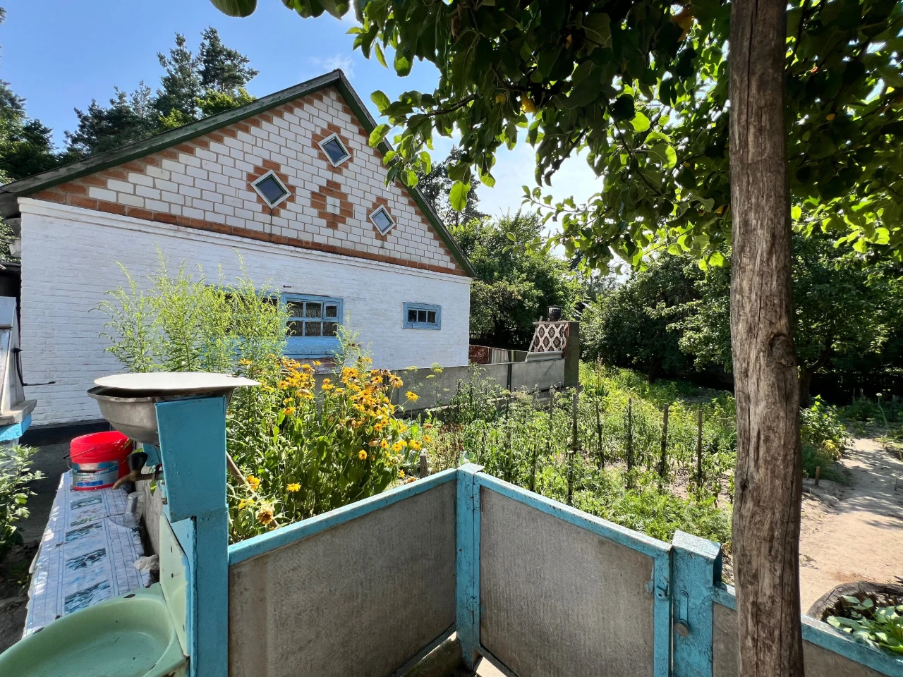 Продаж будинку з виходом до лісу