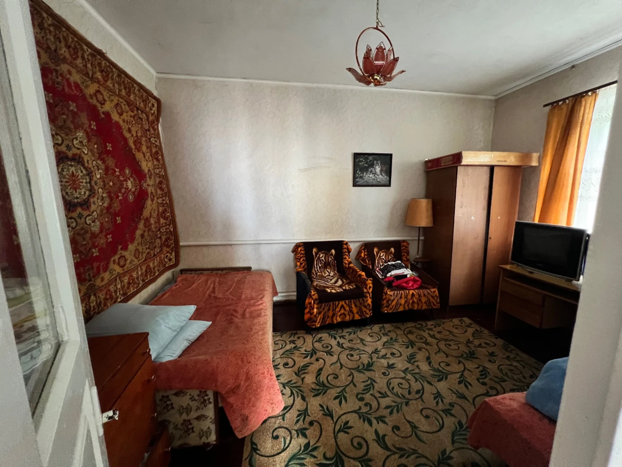 Продаж будинку з виходом до лісу