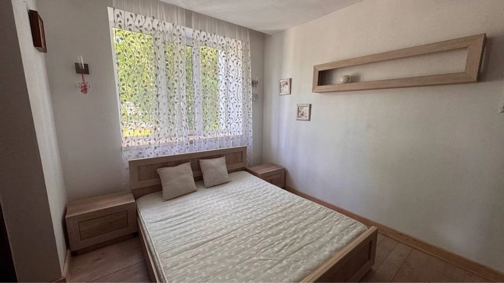 Продам просторий будинок у м.Тетієві, 286 м2 , 15 соток
