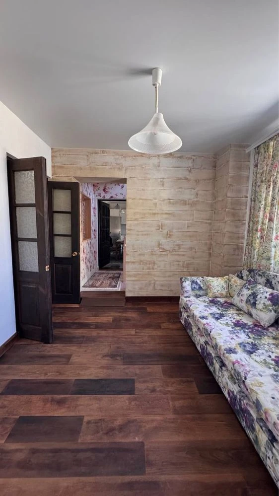 Продам просторий будинок у м.Тетієві, 286 м2 , 15 соток
