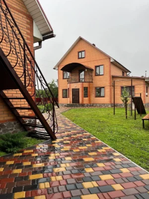 Будинок з присадибною ділянкою