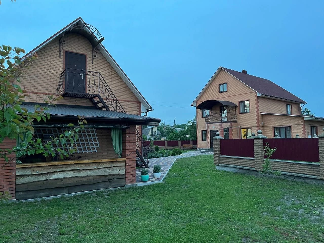 Будинок з присадибною ділянкою