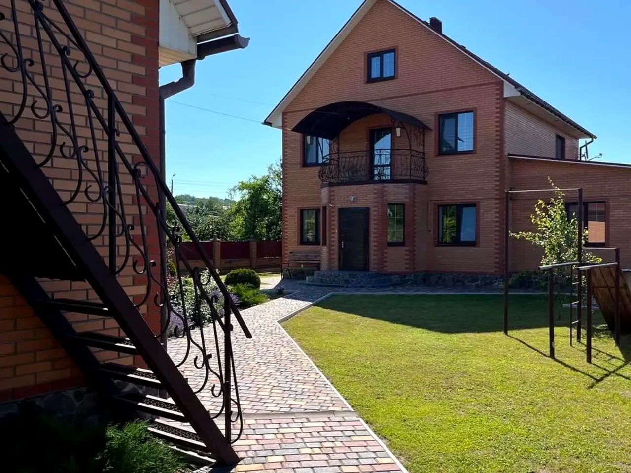 Продаж будинку 180 м² 20 сот.