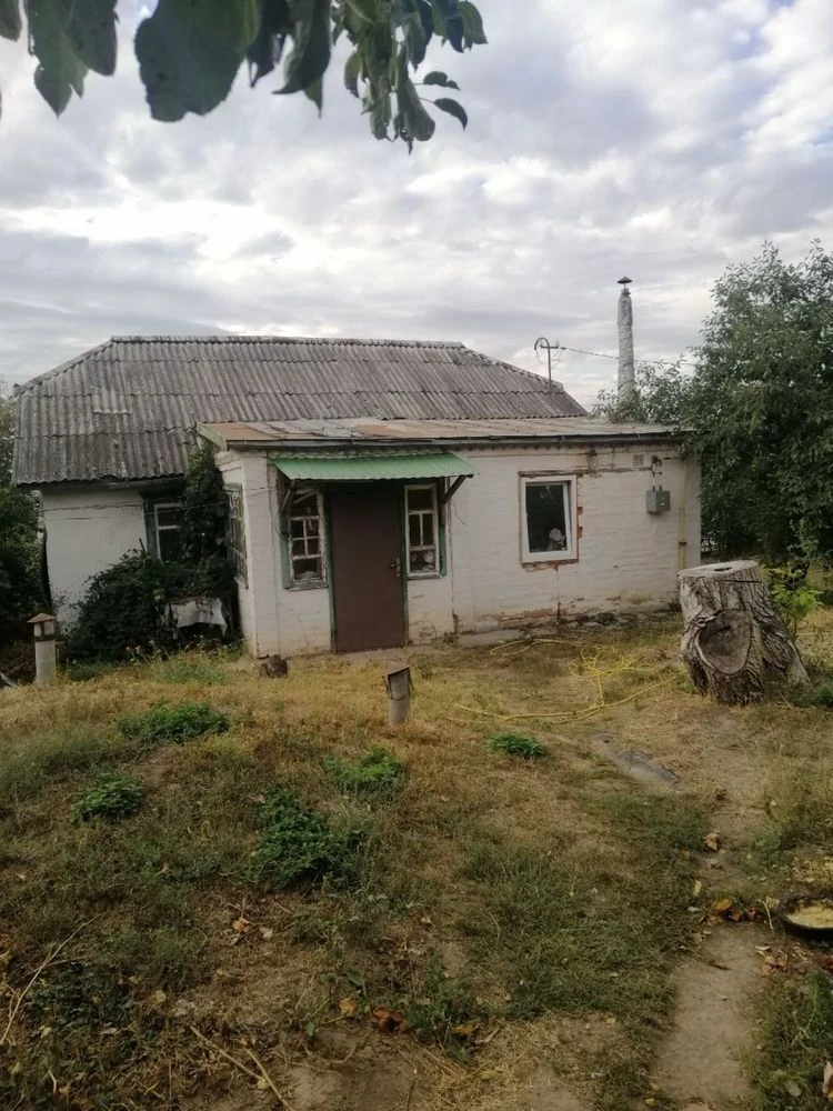 Продам старенький будинок із великою земельною ділянкою в за