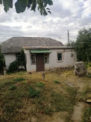 Продам старенький будинок із великою земельною ділянкою в за