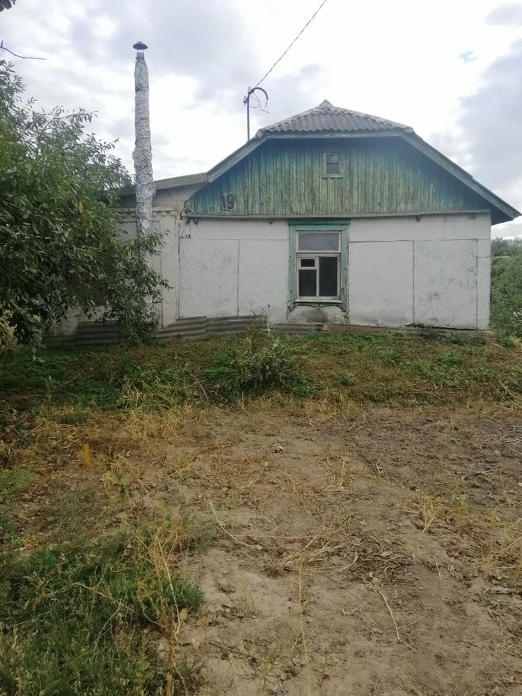 Продам старенький будинок із великою земельною ділянкою в за