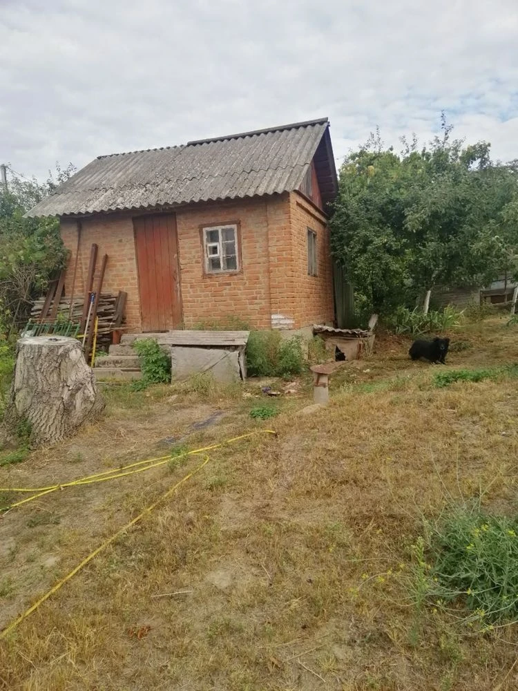 Продам старенький будинок із великою земельною ділянкою в за