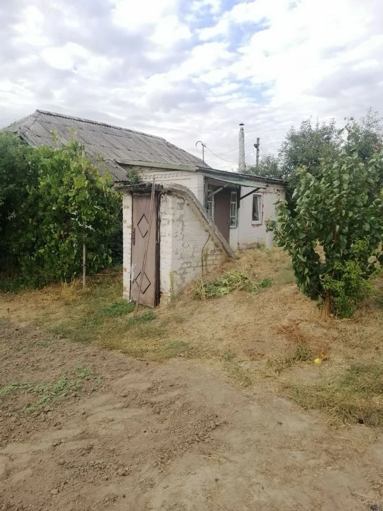 Продам старенький будинок із великою земельною ділянкою в за